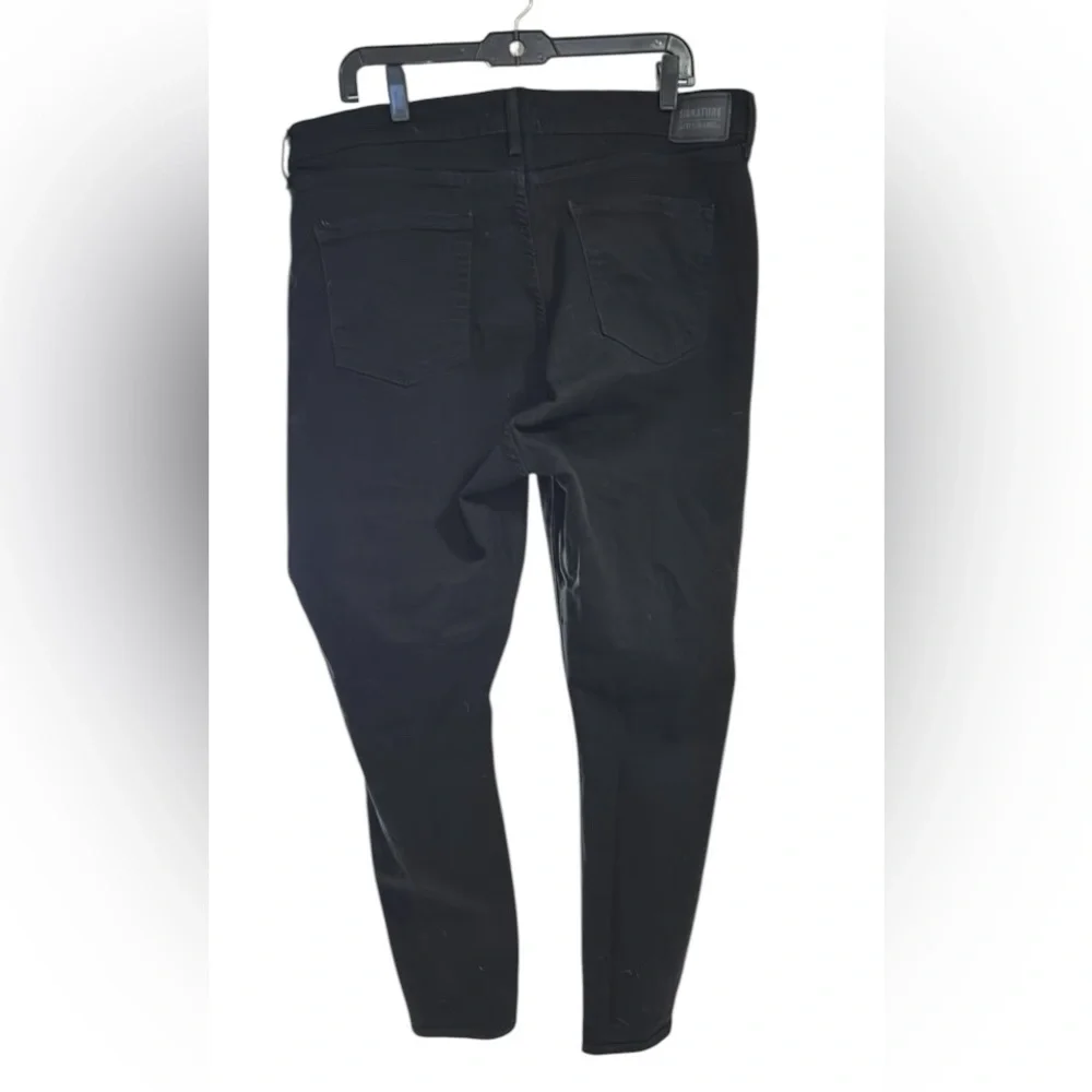 Levi Black hi-rise skinny jeans W35L30